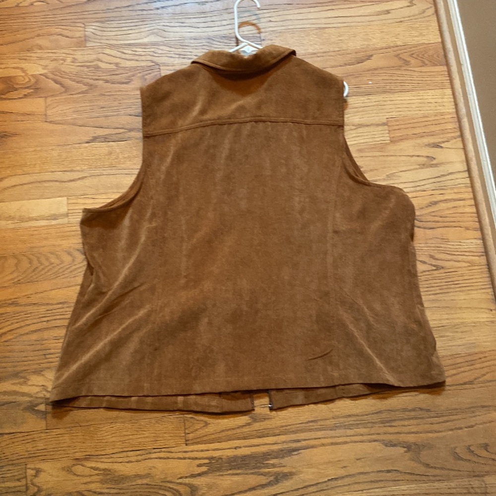 Tan vest - Picture 3 of 3